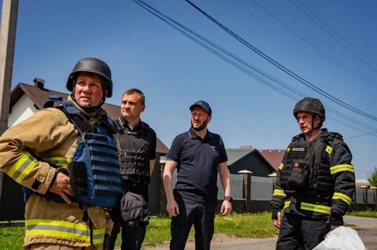Наслідки детонації на полігоні біля Хмельницького: пошкоджені будинки й робота рятувальників