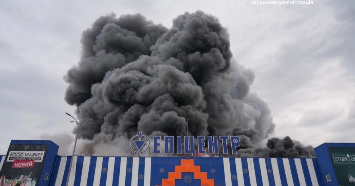 У Запоріжжі внаслідок атаки на «Епіцентр» постраждали четверо людей