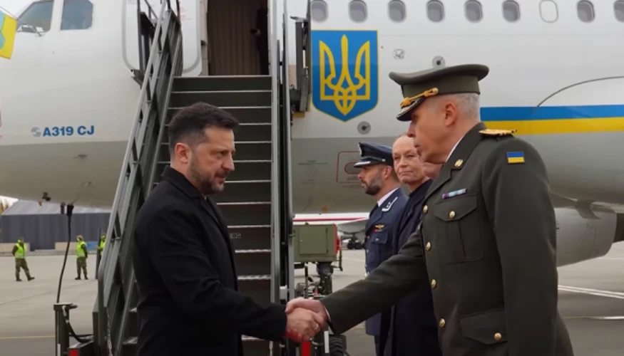 Літак президента України Володимира Зеленського приземлився в Осло 20 жовтня 2026 року, глава держави зійшов трапом на злітну