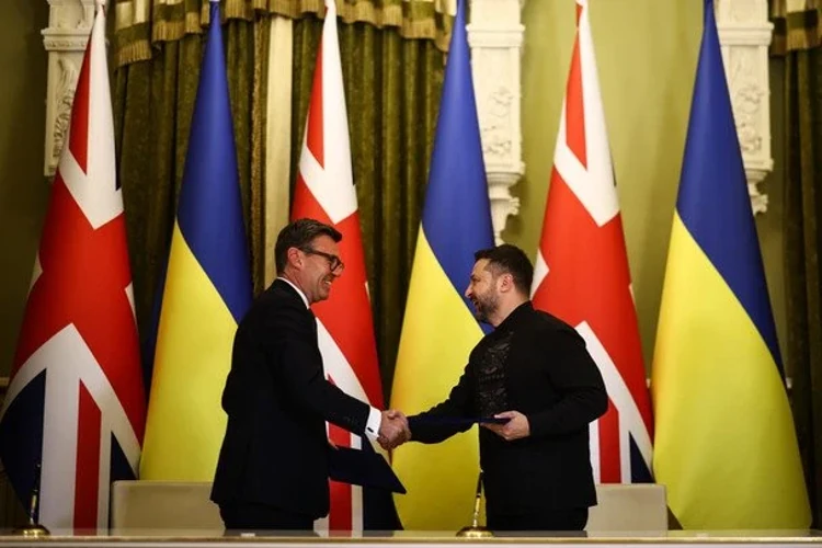 Бернем пообіцяв Зеленському підтримку Британії та ракети для ППО
